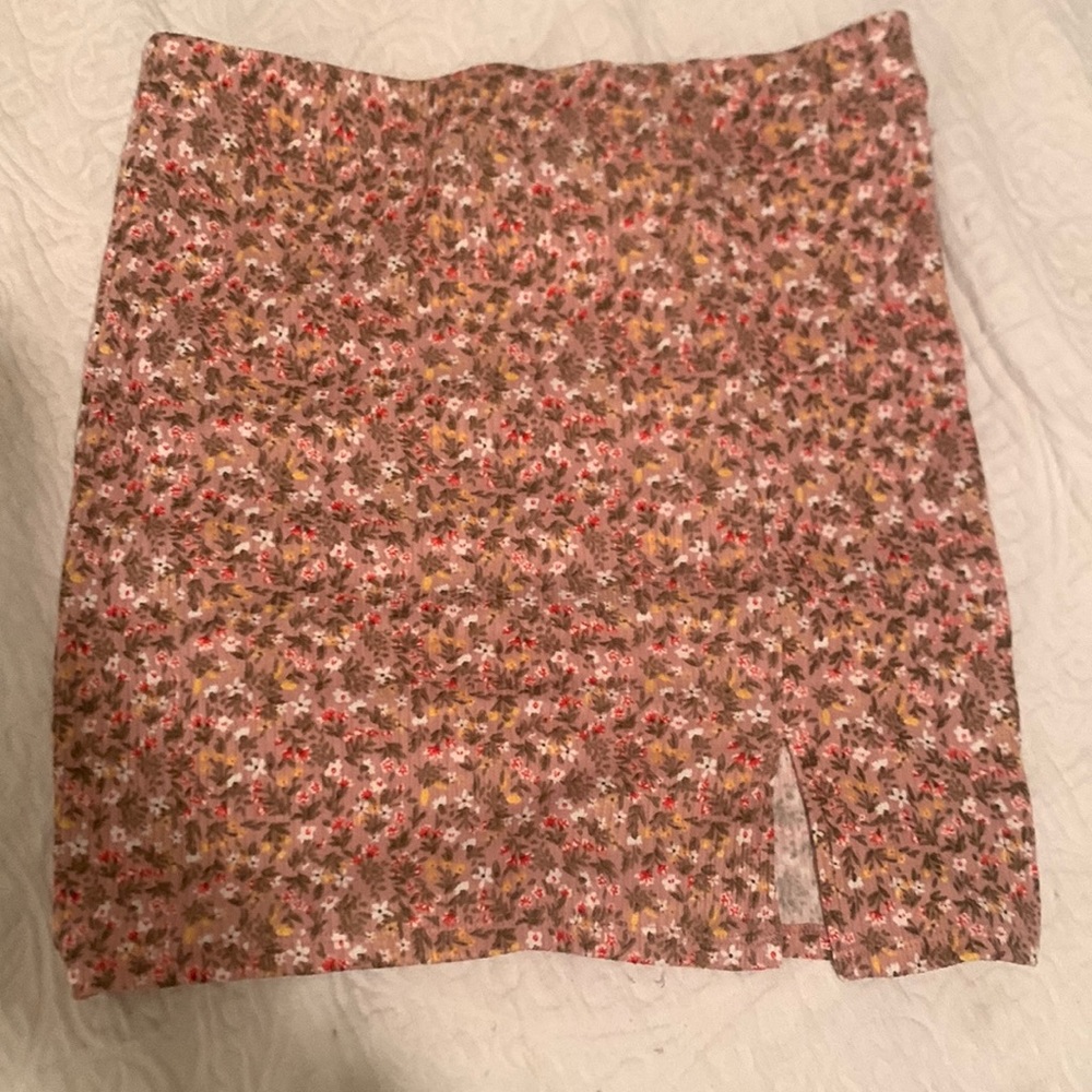 Flower mini skirt brand papaya size medium stretchy mini slit never worn